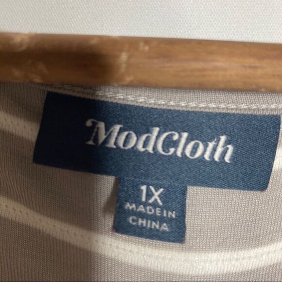 MODCLOTH Womens Striped Tank Top Size 1X Gray Sleeveless - Picture 3 of 5